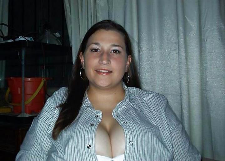 25P Tons Of Cleavage #1