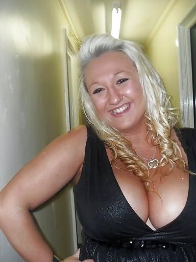 25P Tons Of Cleavage #1
