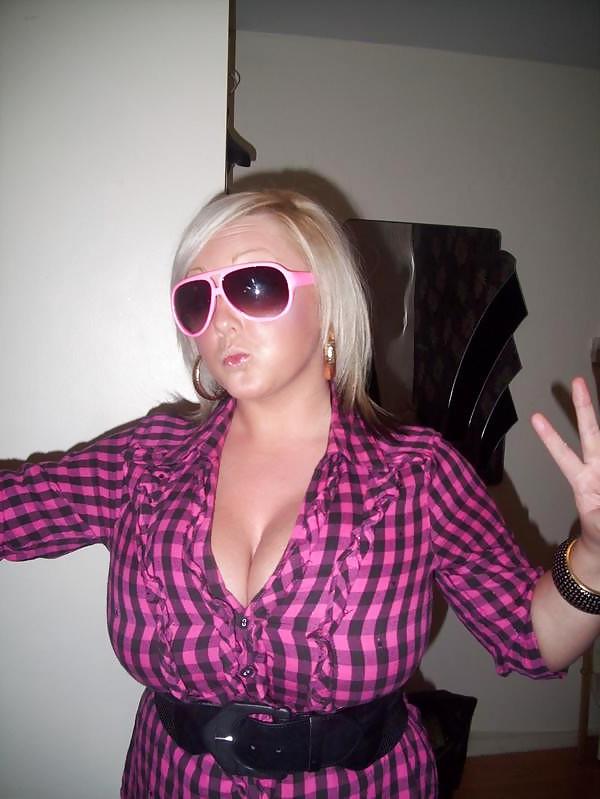 25P Tons Of Cleavage #1