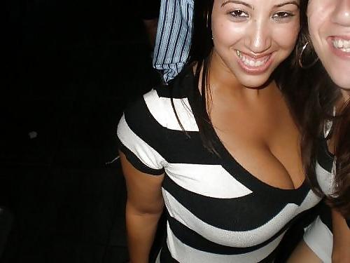 25P Tons Of Cleavage #1