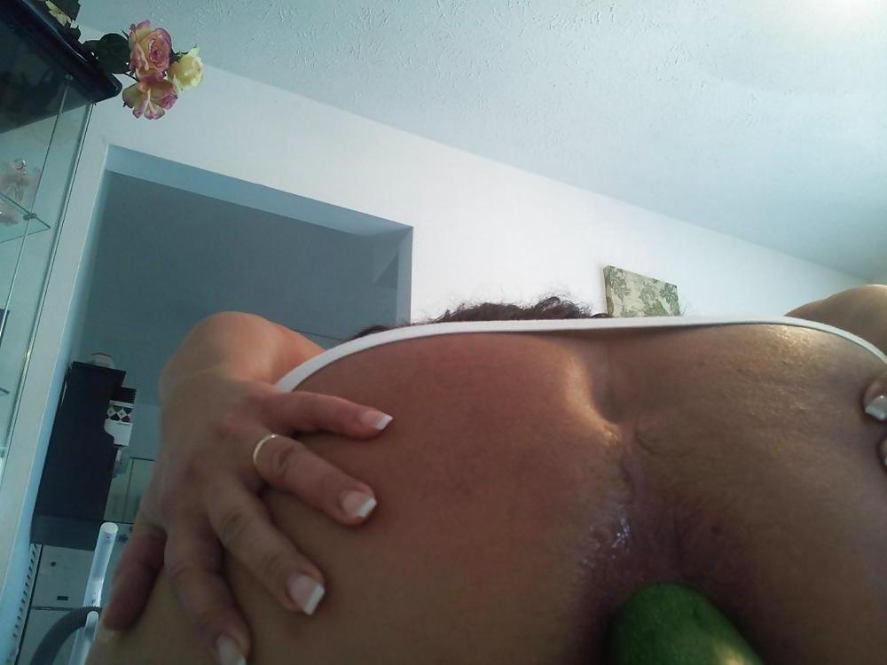10P BBW squirts on cucumber
