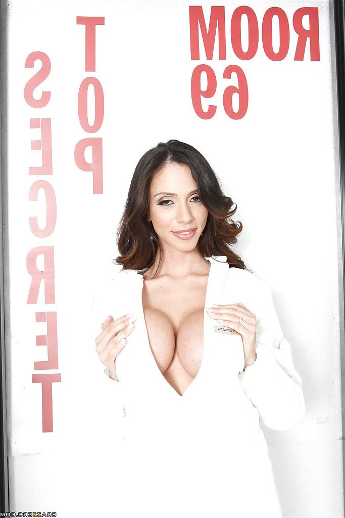 16P Busty scientist Ariella Ferrera strips off underwear and posing in lab