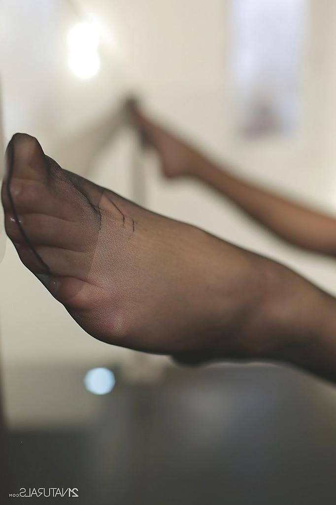 16P Glamorous pornstar babe Blanche Bradburry is obsessed with foot fetish