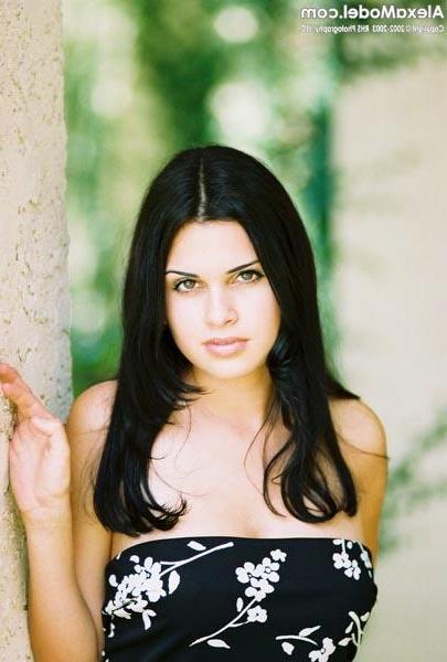 15P Alexa Model shows us some sweet cleavage