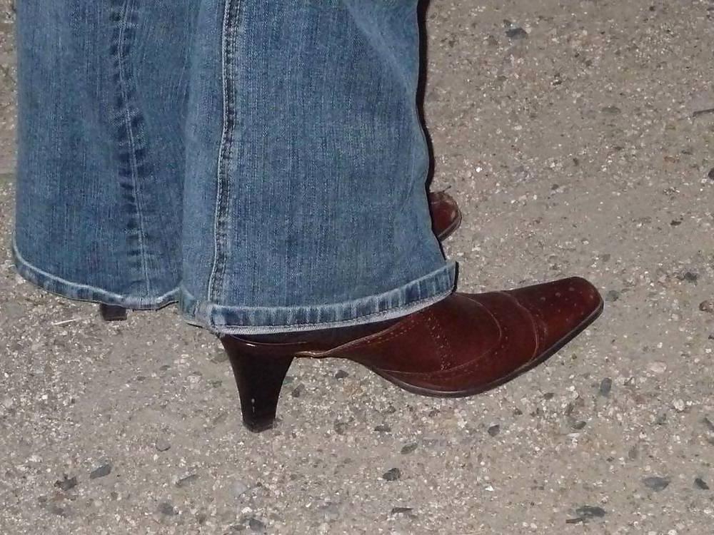12P Japanese Candids - Feet on the Street 10