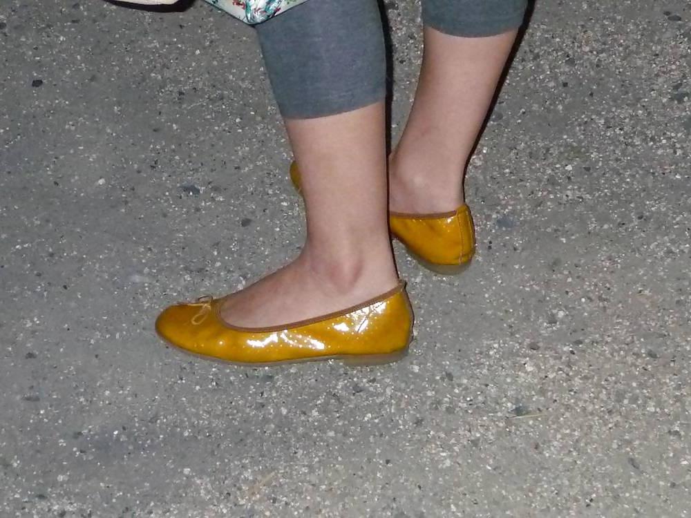 12P Japanese Candids - Feet on the Street 10