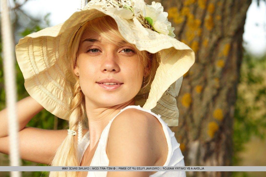 18P Pictures of blonde cutie Aljena A naked outside