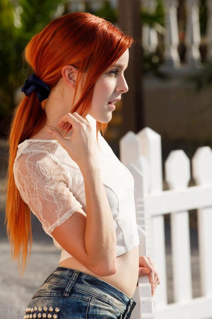12P Redhead stunner Amarna Miller peels off her short shorts
