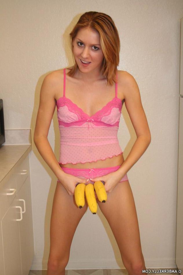 15P Pictures of teen star Amber Kelly getting totally naked for you