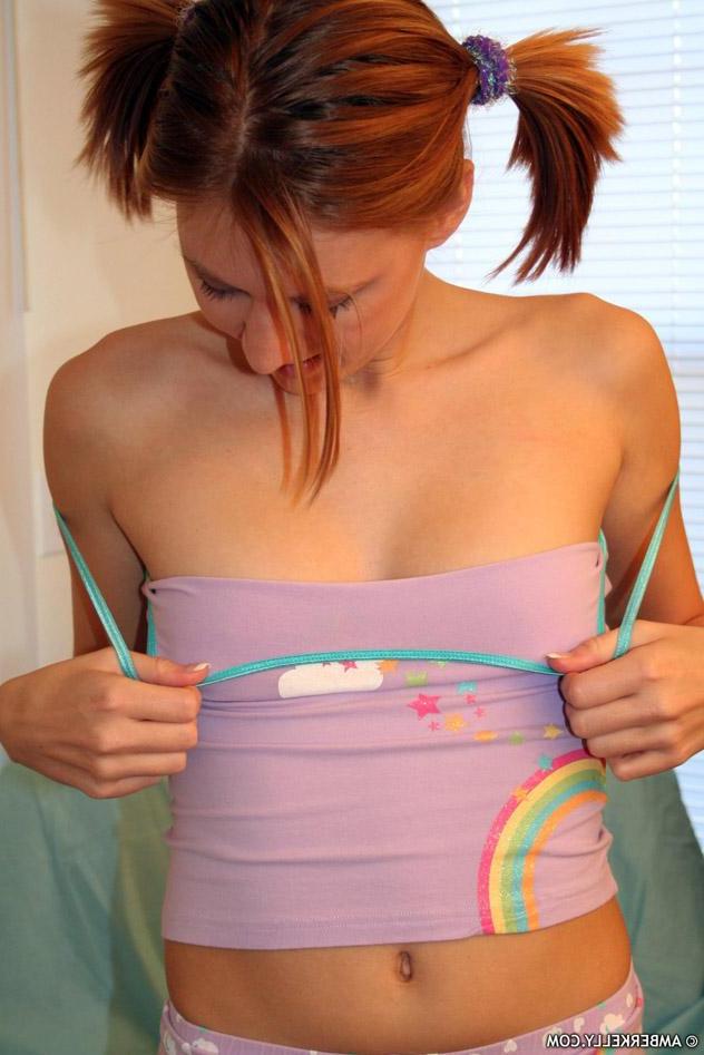 15P Pictures of teen chick Amber Kelly getting all naked for you