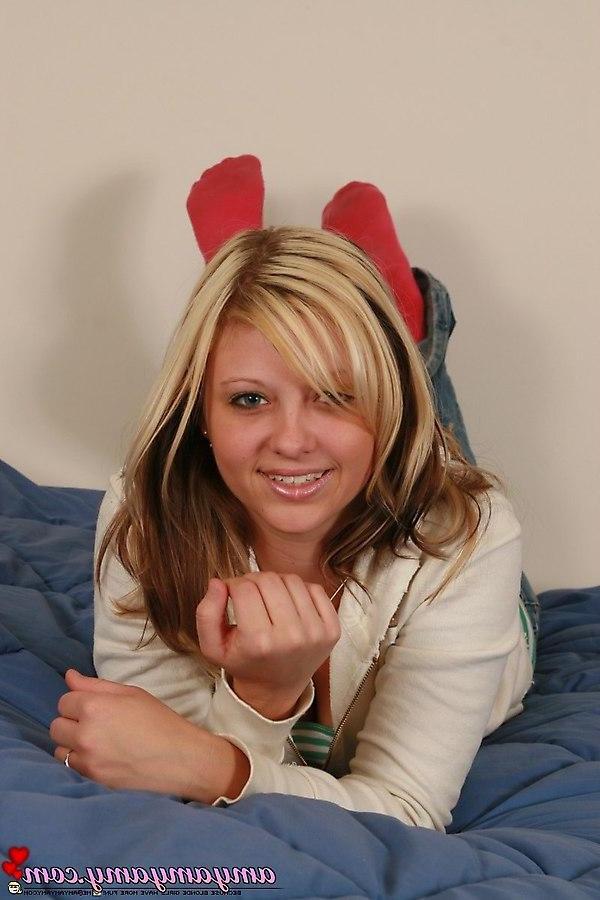 20P Pictures of teen Amy Amy Amy teasing in her underwear