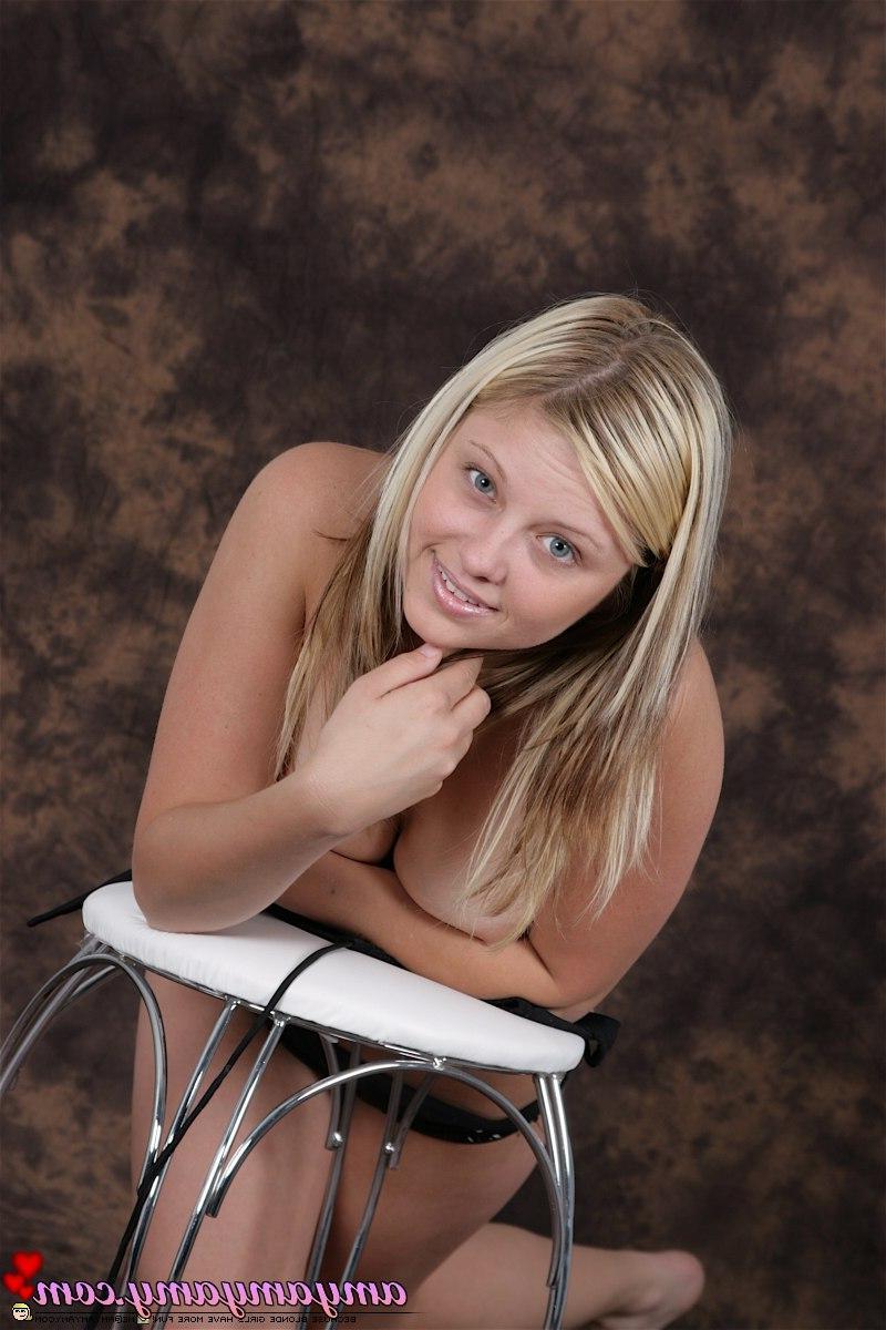 20P Pictures of Amy Amy Amy letting a nipple slip