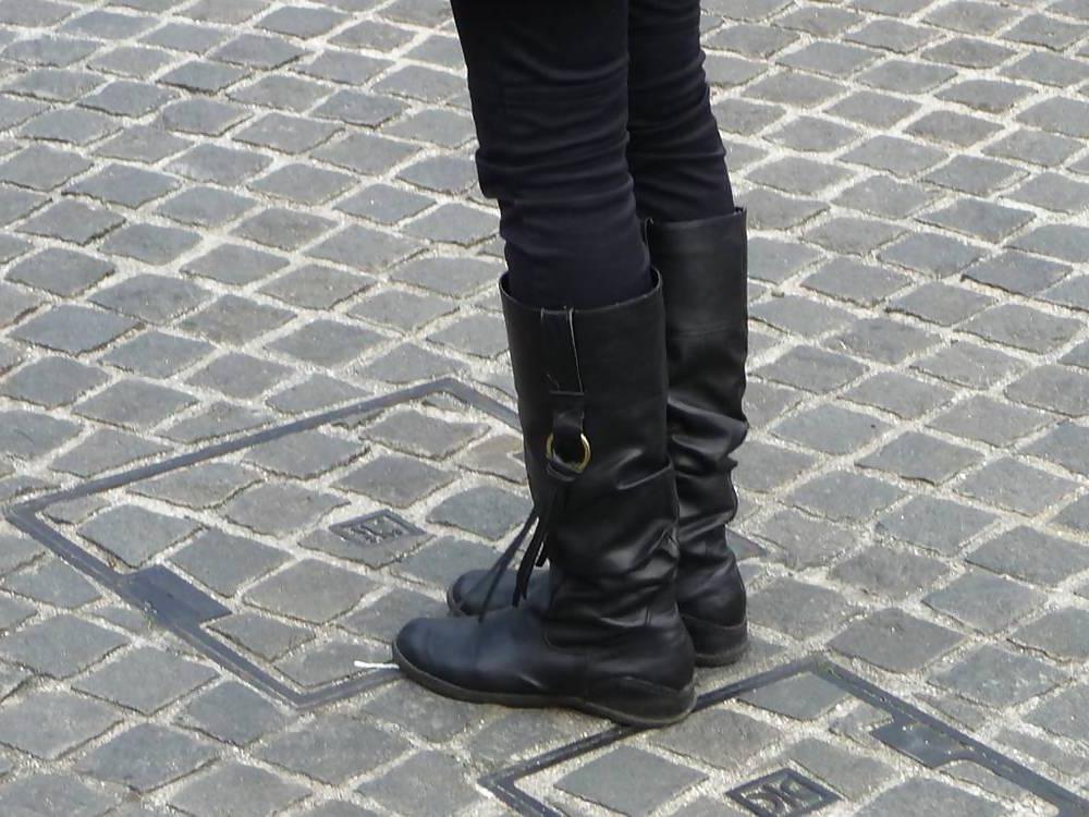 11P Japanese Candids - Feet on the Street 14