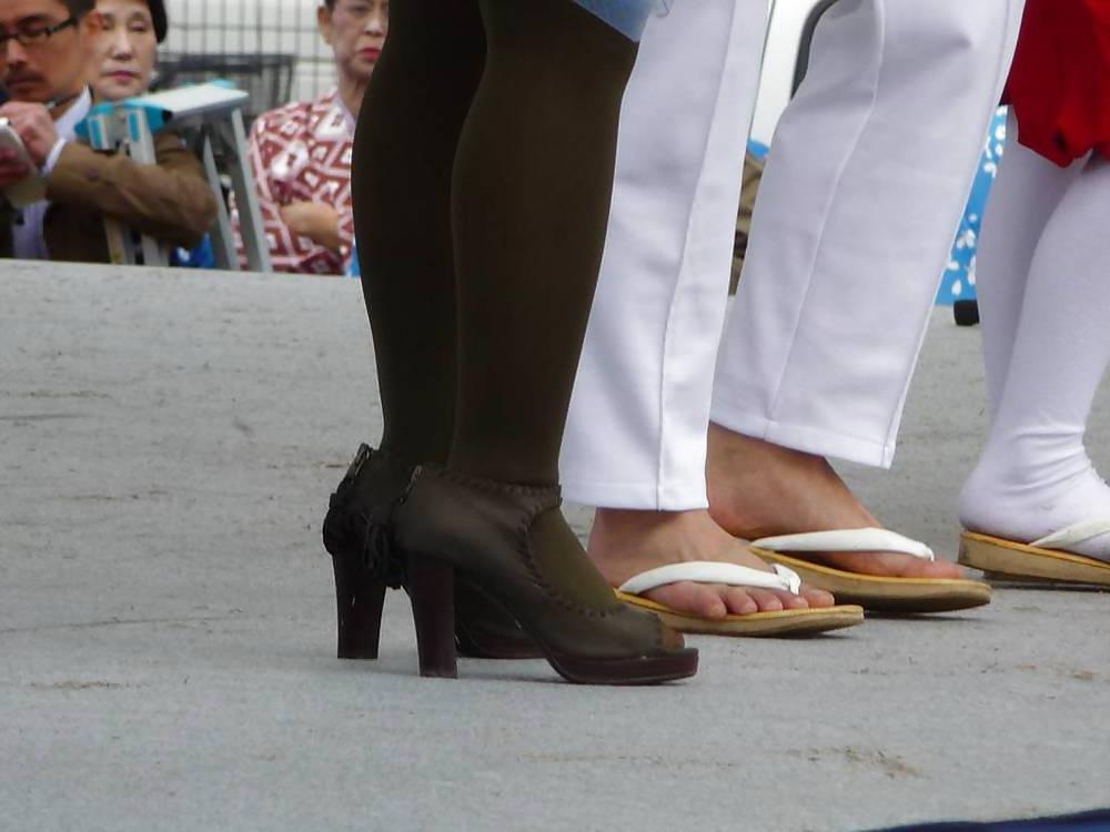 11P Japanese Candids - Feet on the Street 14