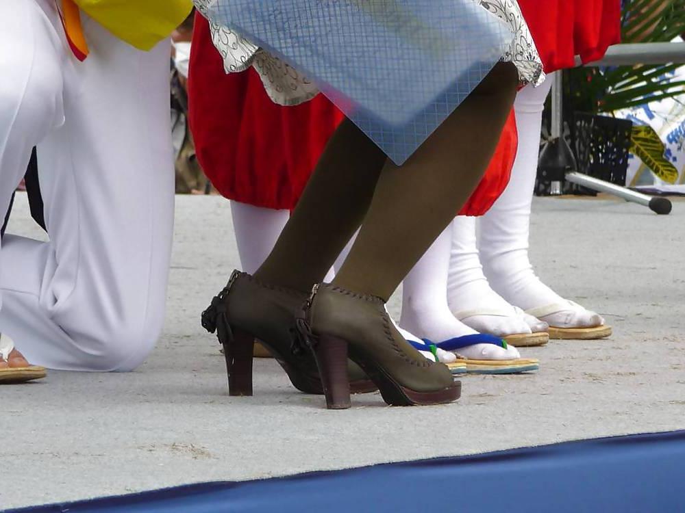11P Japanese Candids - Feet on the Street 14