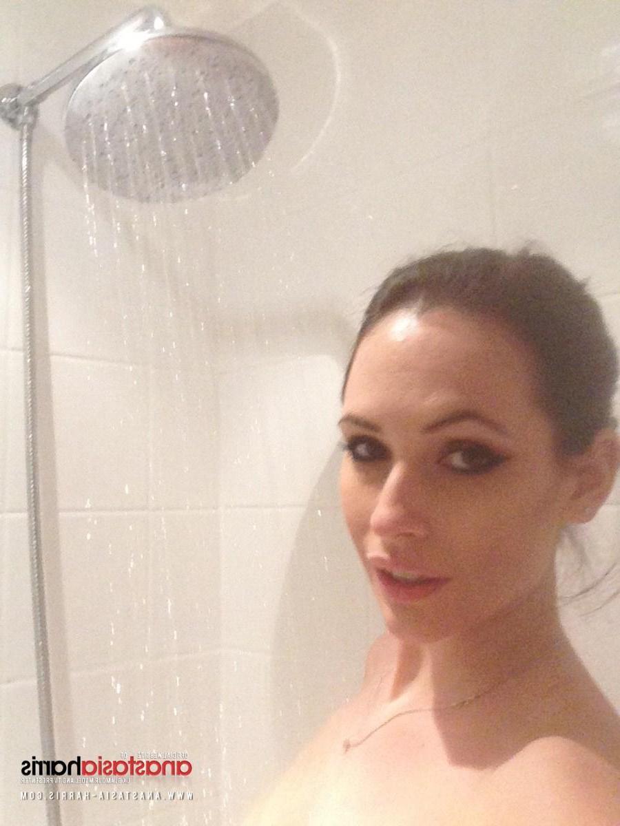 12P Anastasia Harris invites you to take a hot shower with her