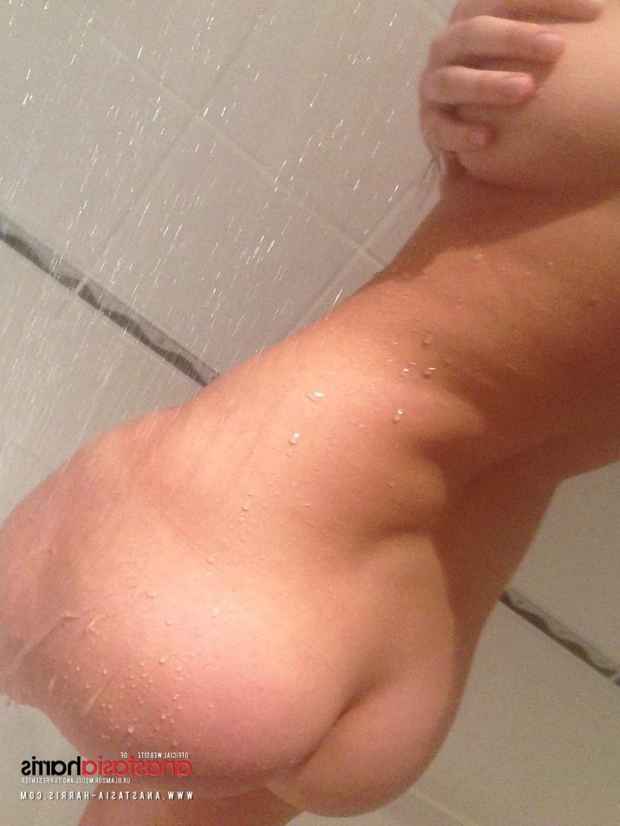 12P Anastasia Harris invites you to take a hot shower with her