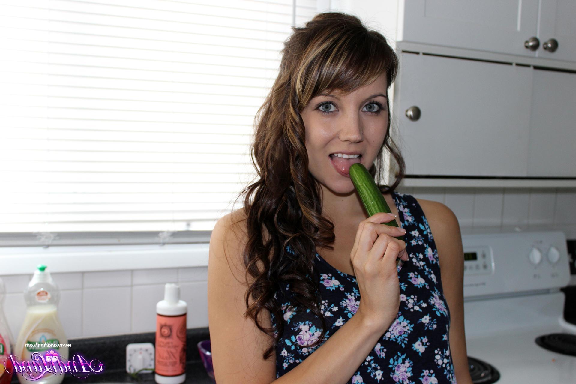 15P Andi Land has an important PSA regarding eating your veggies