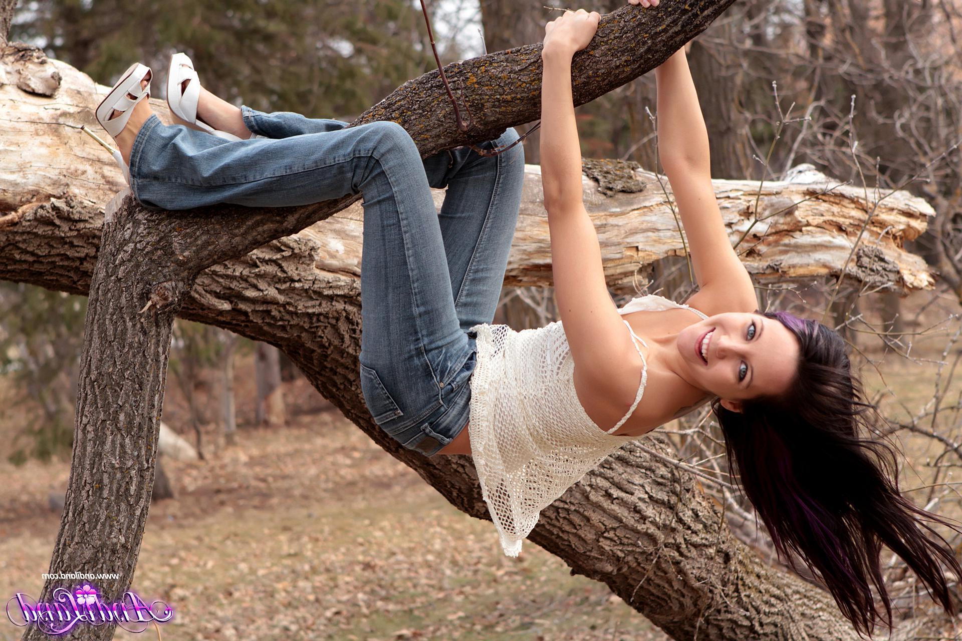15P Pictures of Andi Land stripping and touching herself outside