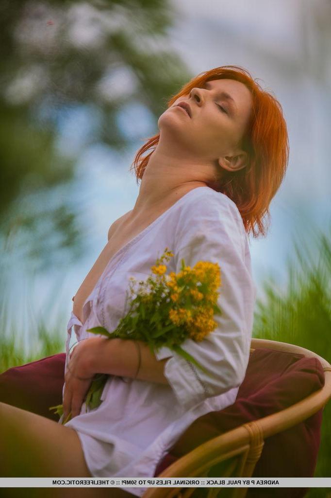 16P Redhead girl Andrea P displays her beautiful nude body outside