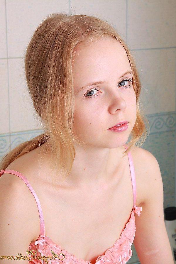 20P Pictures of Angie Cutie getting all wet for you