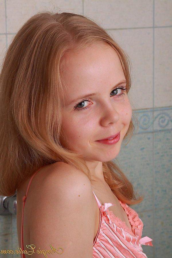 20P Pictures of Angie Cutie getting all wet for you
