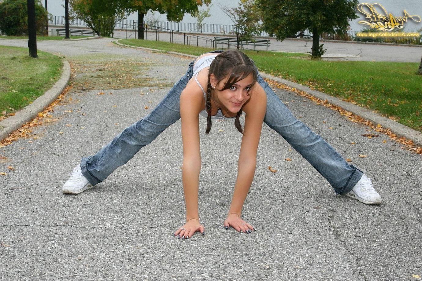 16P Pictures of teen star Annabelle Angel being naughty outside