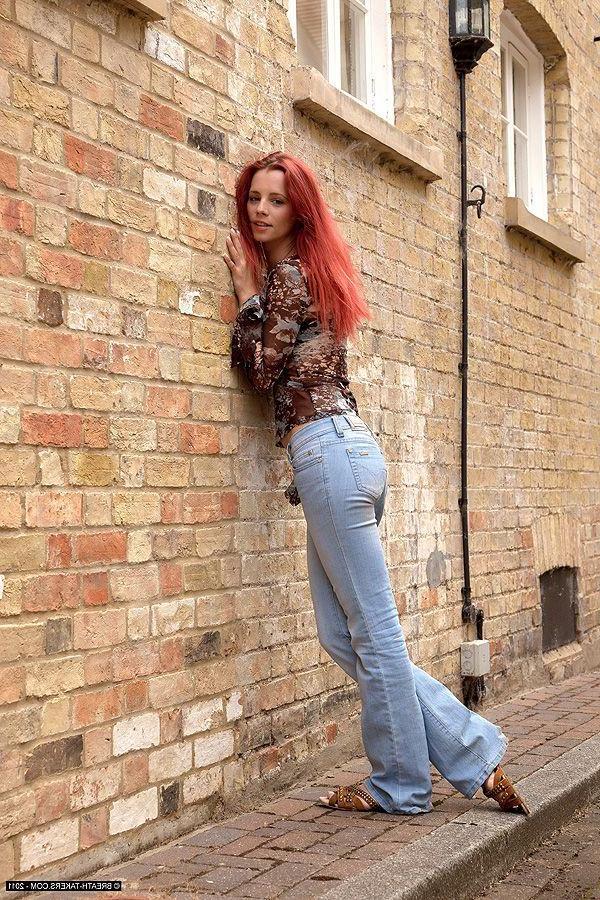 14P Pictures of Ariel A getting kinky with a camera