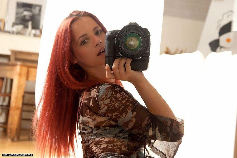 14P Pictures of Ariel A getting kinky with a camera