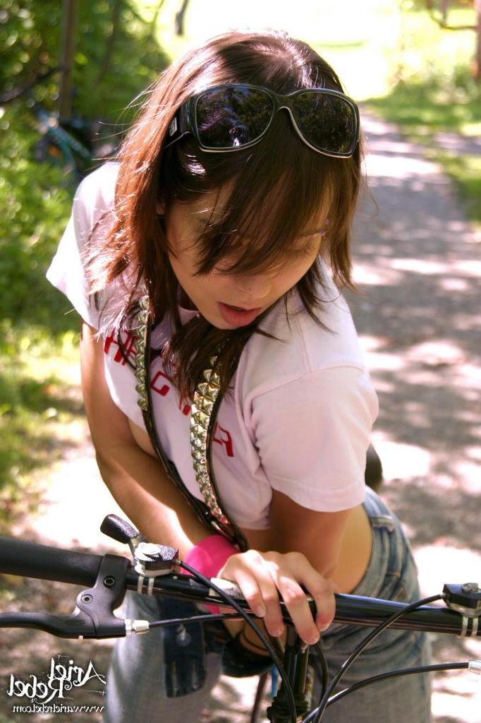 15P Pictures of Ariel Rebel flashing her small tits outside