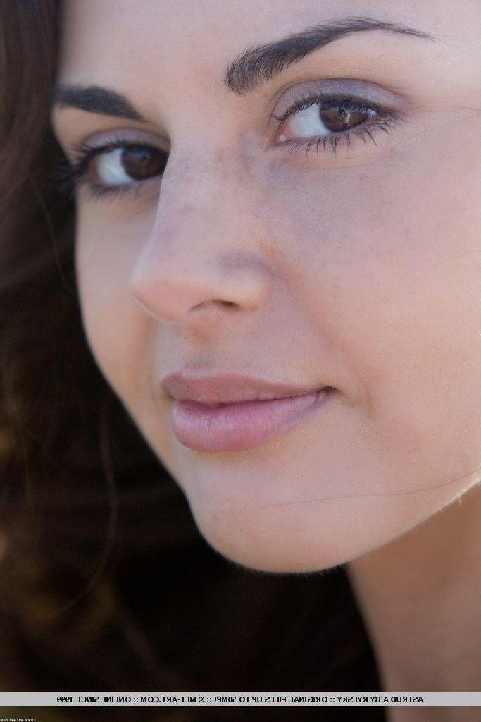18P Pictures of a stunning teen totally naked for you