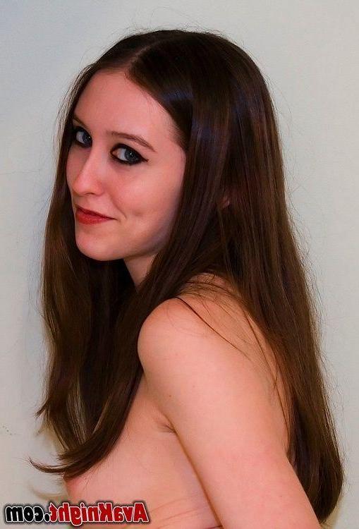 20P Pictures of Ava Knight playing with her wet pussy