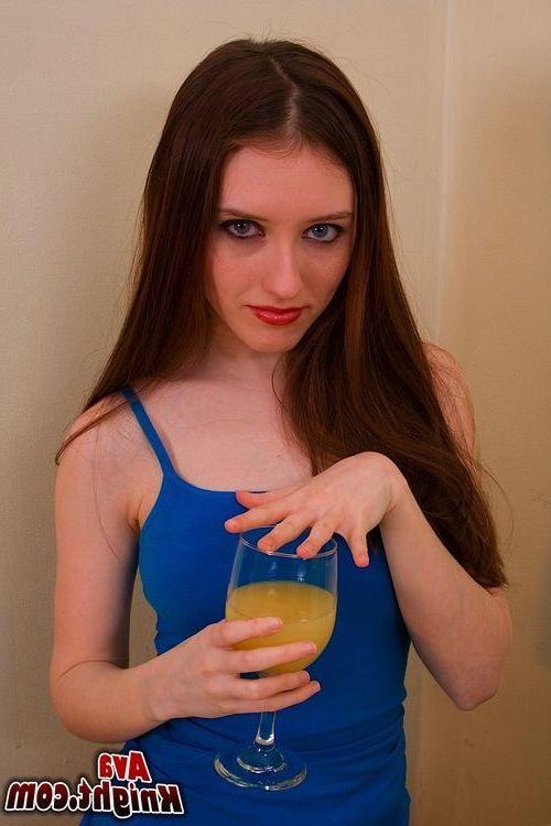 14P Pictures of Ava Knight getting naked and kinky