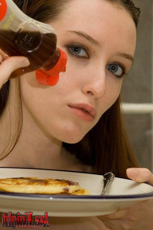 16P Pictures of teen nympho Ava Knight cooking you breakfast