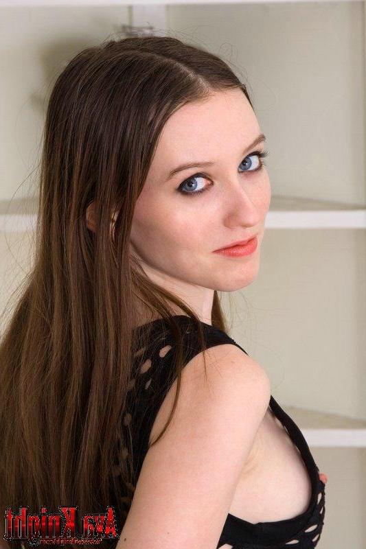 16P Pictures of teen chick Ava Knight naked on the stairs