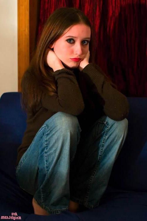 18P Pictures of teen girl Ava Knight pleasuring her hot wet pussy