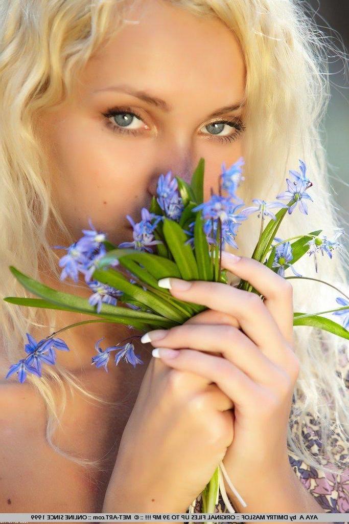 19P Pictures of teen hottie Aya A showing her flower