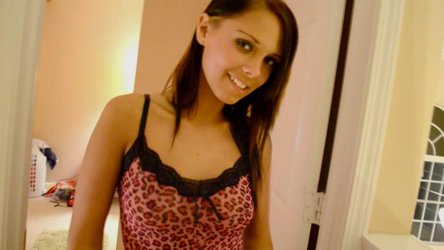 16P Screencaps of Bailey Knox dancing in her sexy pink leopard lingerie