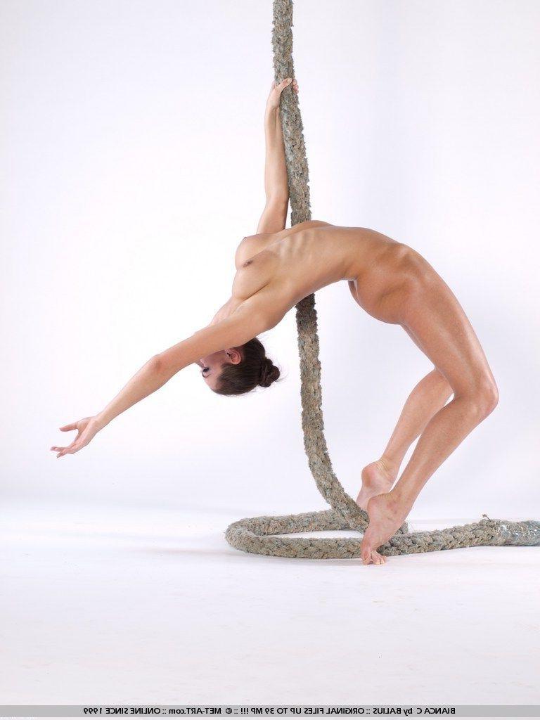 18P Pictures of Bianca A naked and oiled up for you