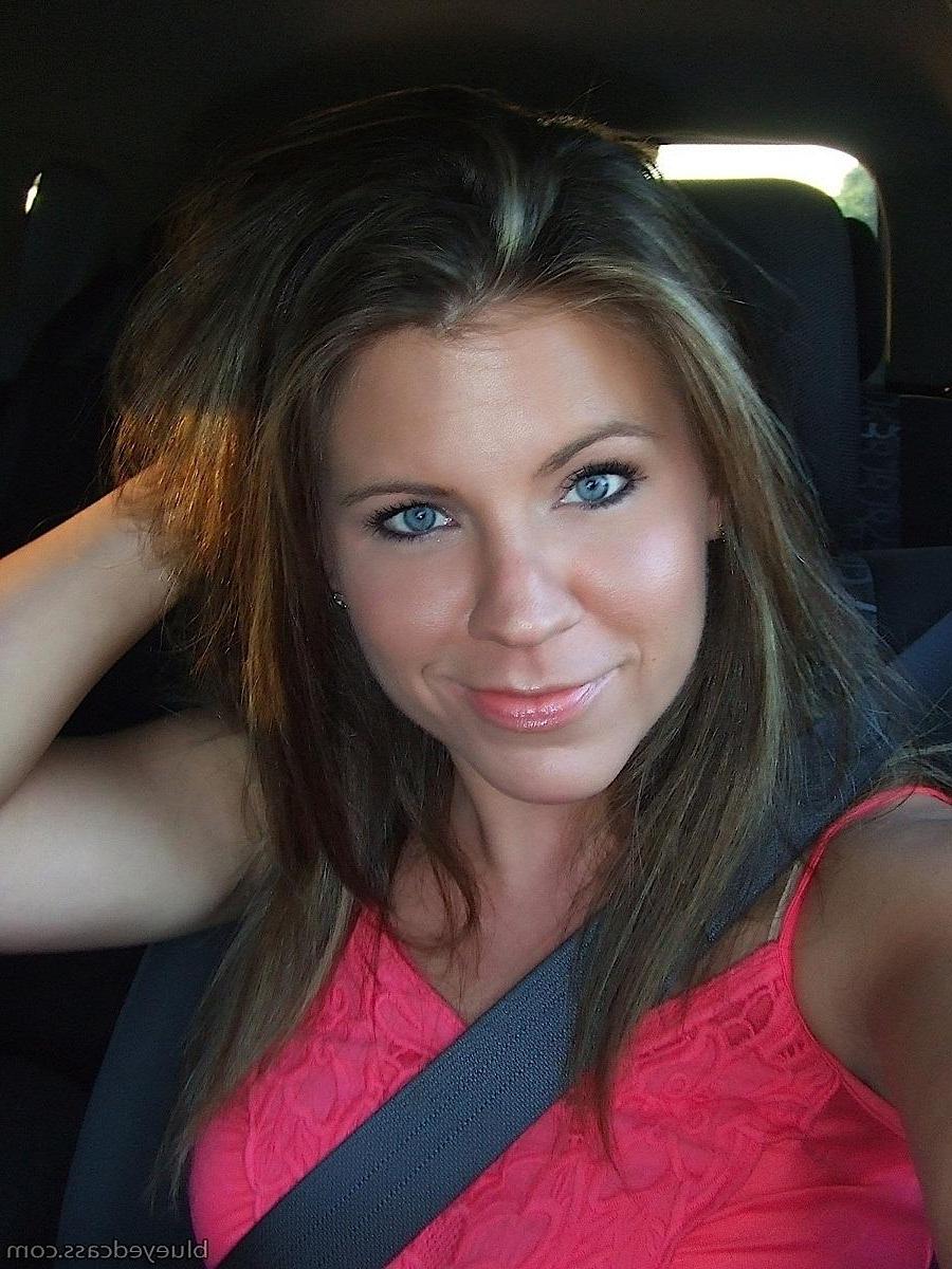 15P Pictures of Blueyed Cass having some fun in public