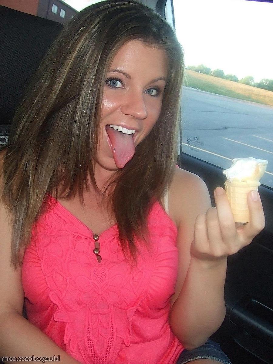 15P Pictures of Blueyed Cass having some fun in public