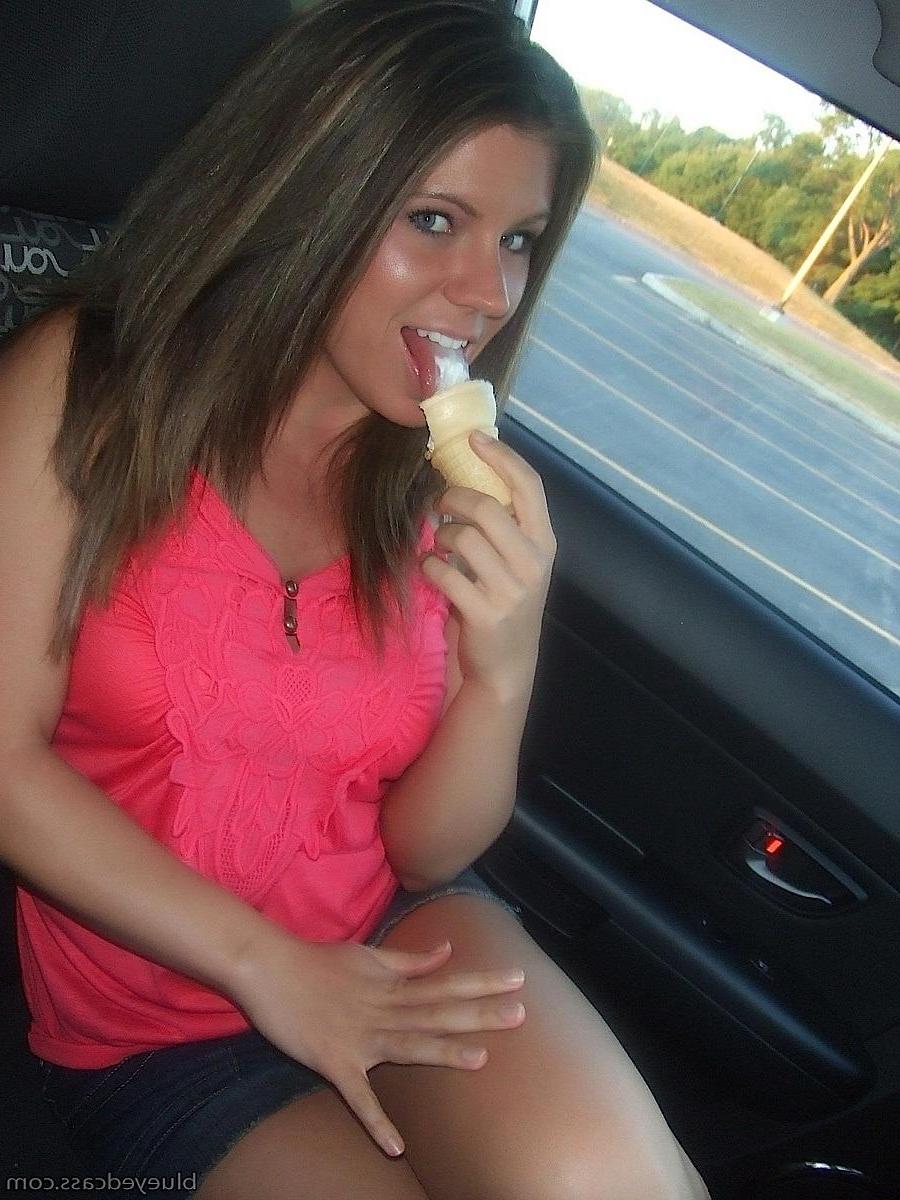 15P Pictures of Blueyed Cass having some fun in public
