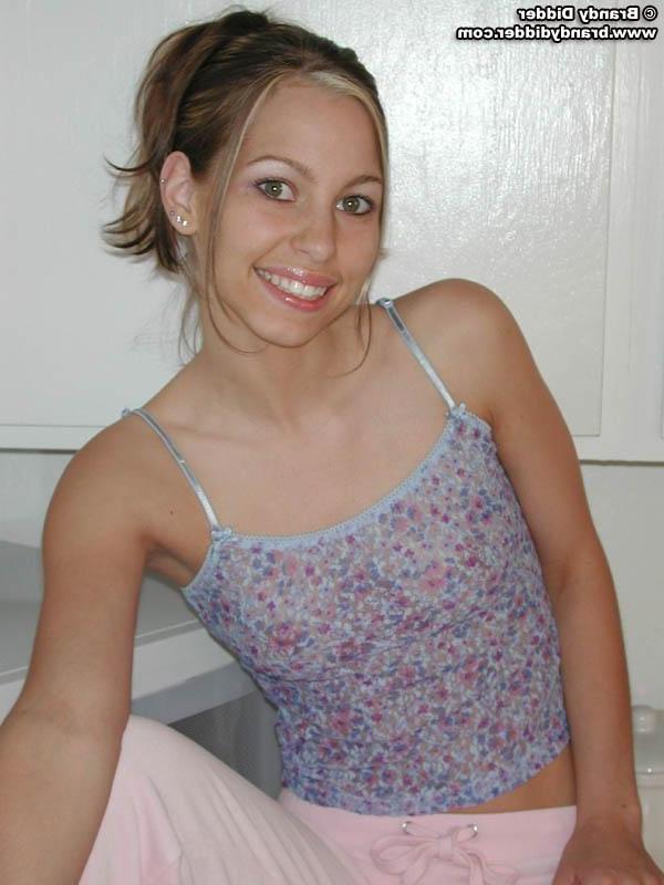 20P Pictures of teen Brandy Didder showing her tits in the kitchen
