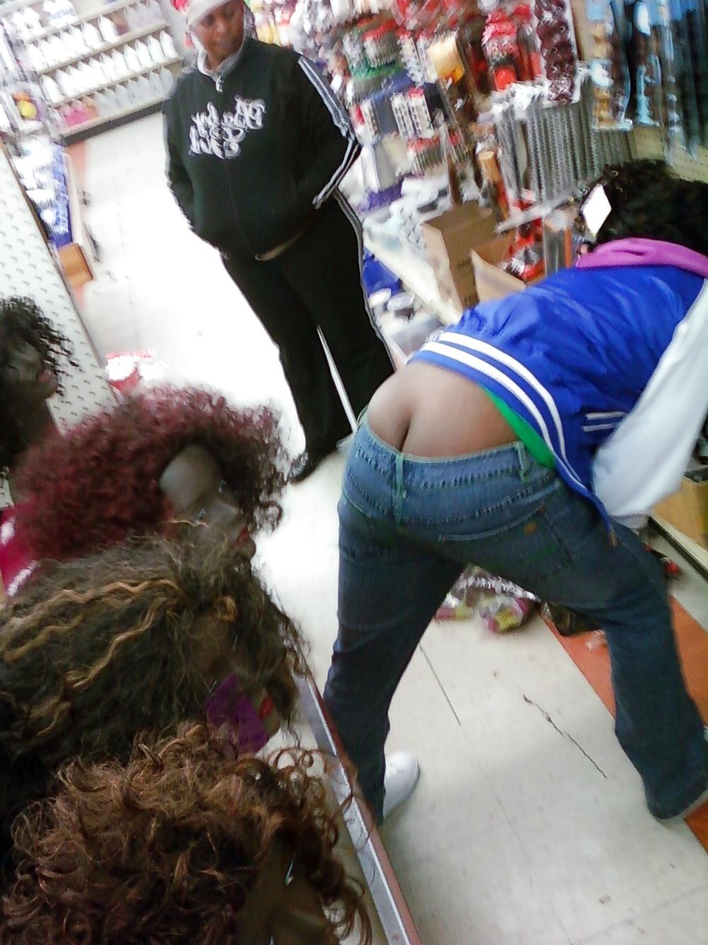 16P Black butt crack