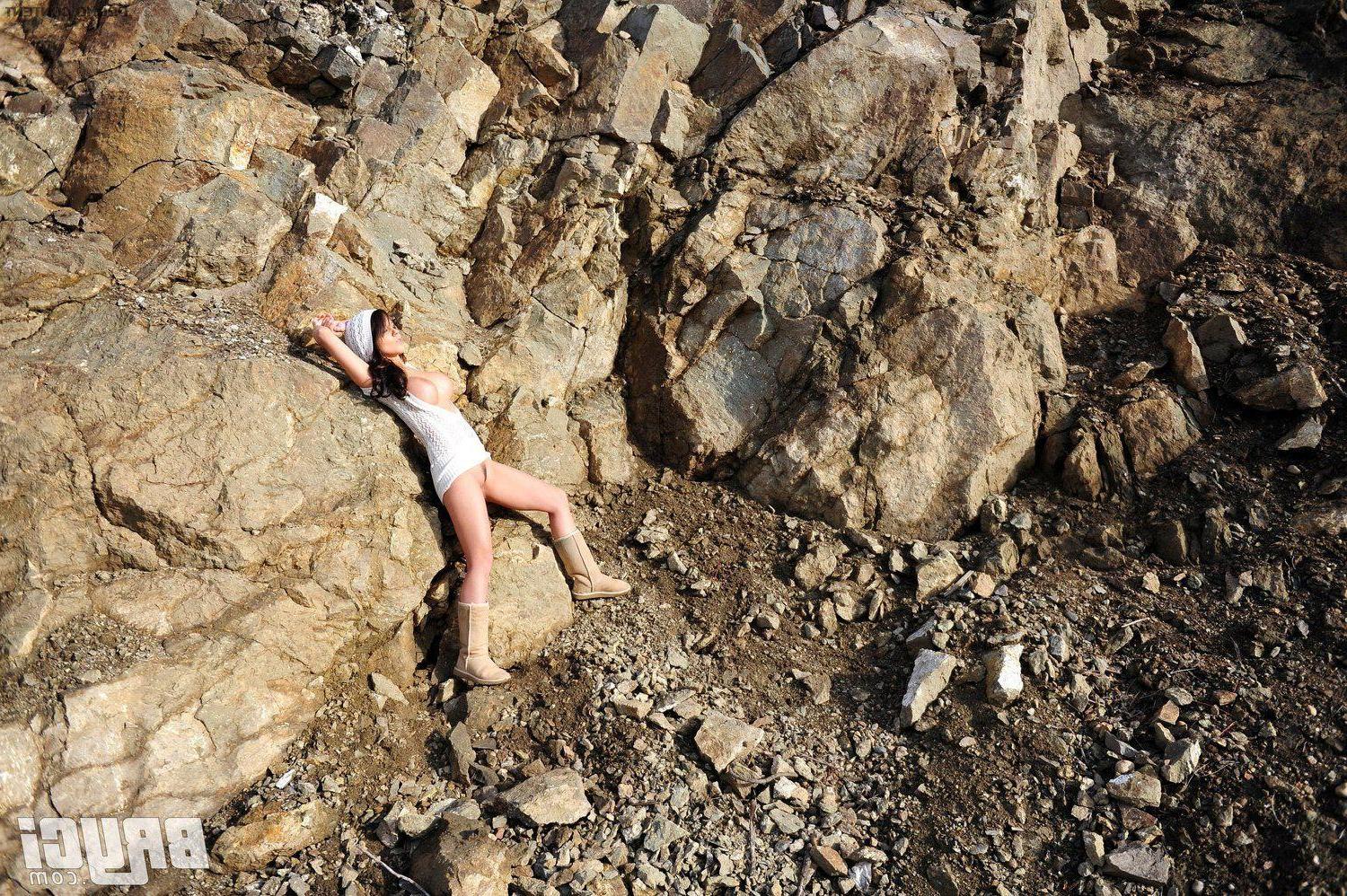 15P Pictures of Bryci being naughty on the rocks