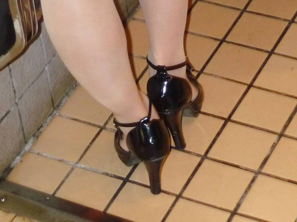 11P Japanese Candids - Feet on the Street 15