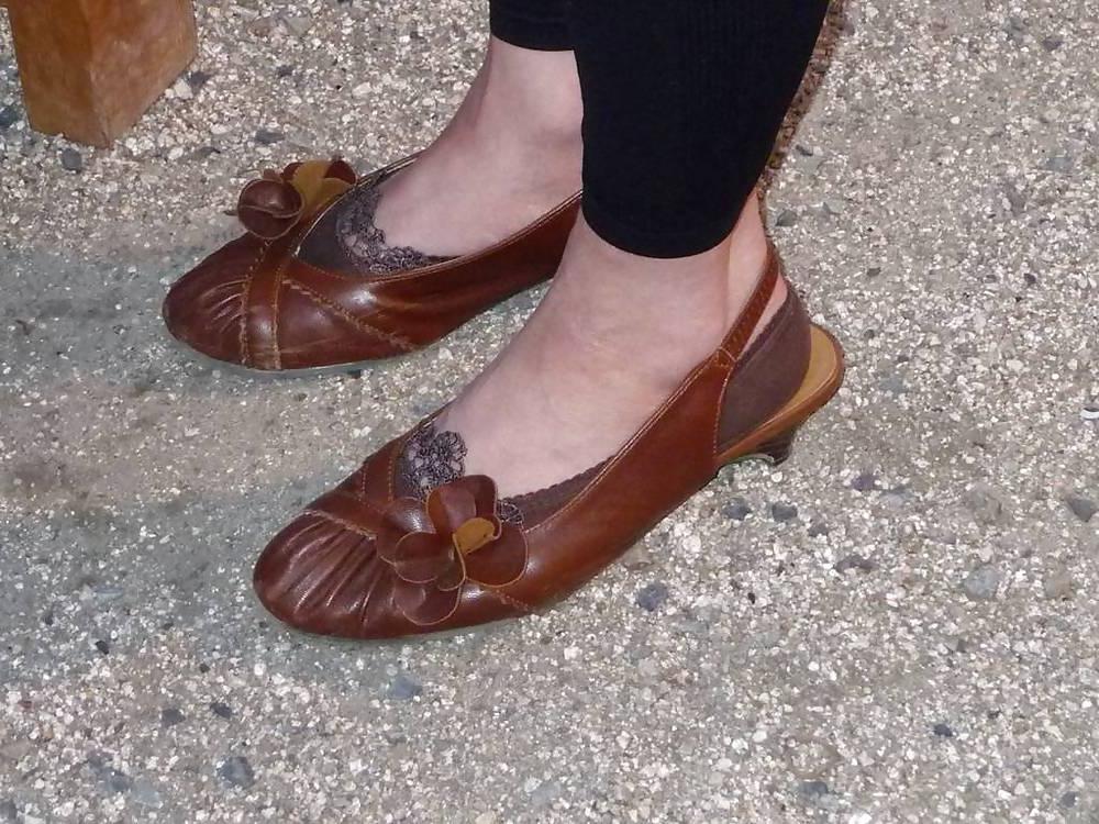 11P Japanese Candids - Feet on the Street 15