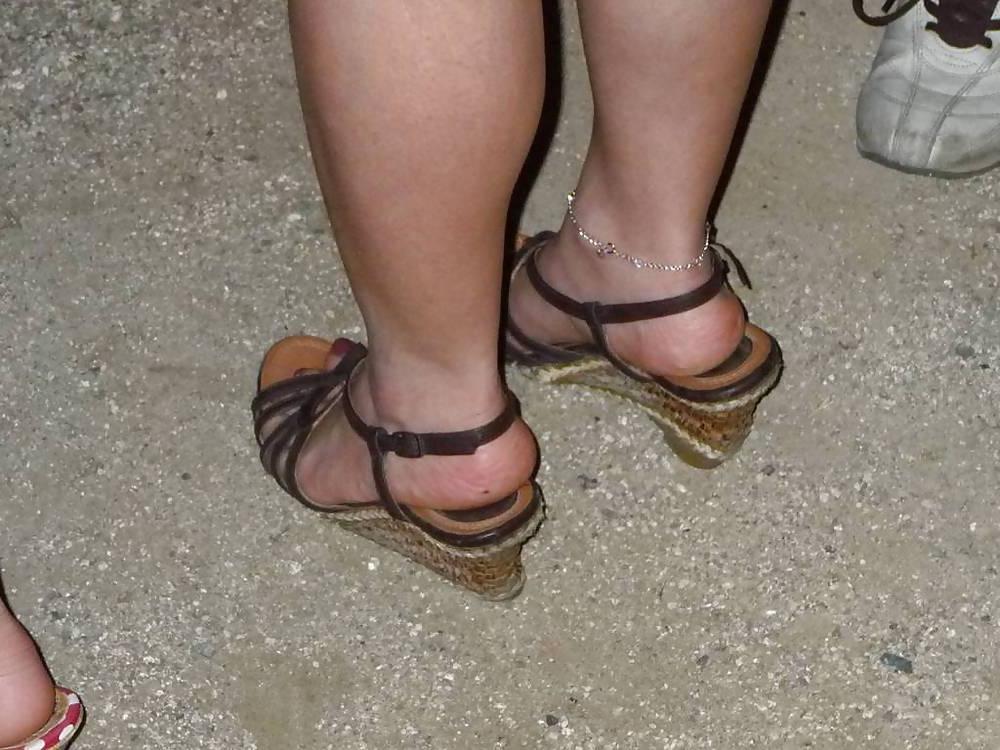 11P Japanese Candids - Feet on the Street 15
