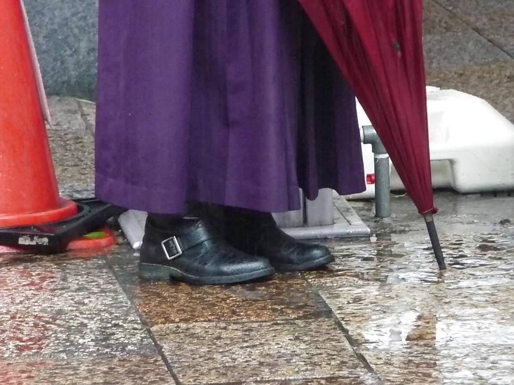 11P Japanese Candids - Feet on the Street 15