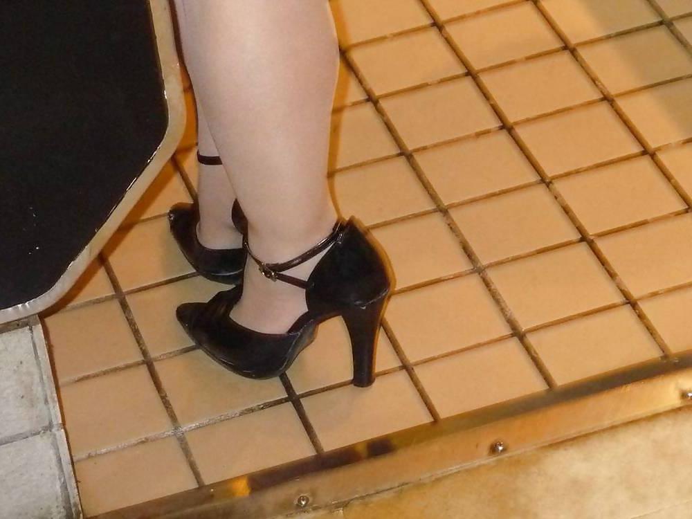 11P Japanese Candids - Feet on the Street 15